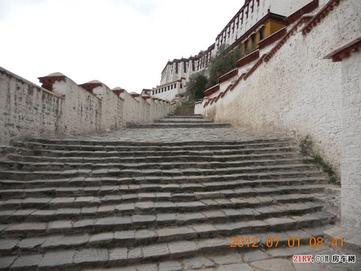 布达拉宫高高在上的台阶。