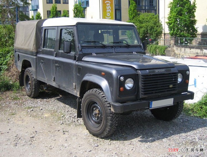 Land_Rover_Defender_130-1.jpg