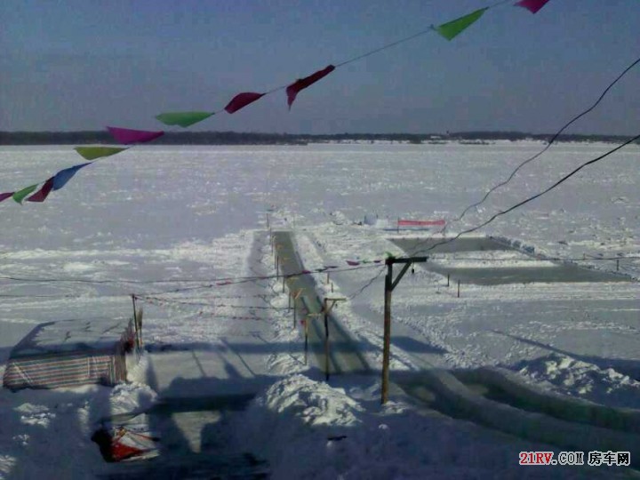 冰封的黑龙江 对岸是俄罗斯