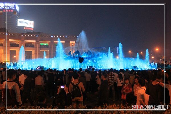2012年10月03日济南泉城广场音乐喷泉1.jpg