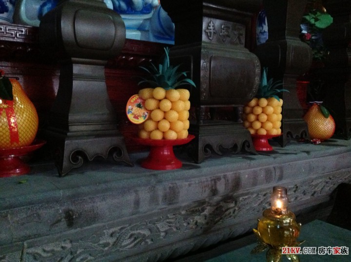 菠萝样的蜡烛有南方特色
