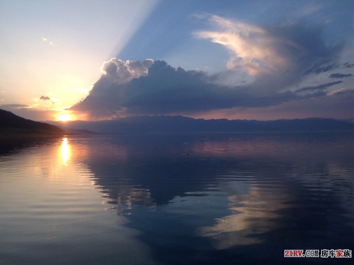 赛里木湖晚景