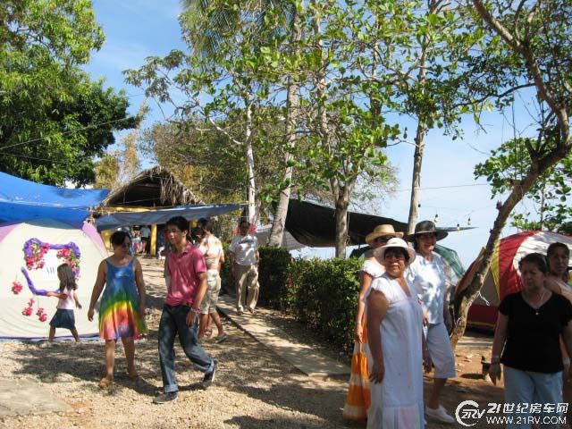 再发一个露营地，海滨型的，景色堪比马尔代夫啊，呵呵