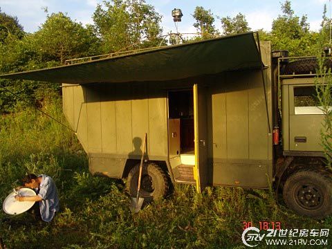 看看网友游牧民改装的越野房车