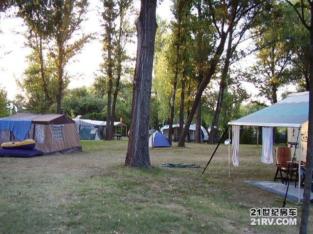 匈牙利巴拉顿湖湖畔型房车营地图片欣赏