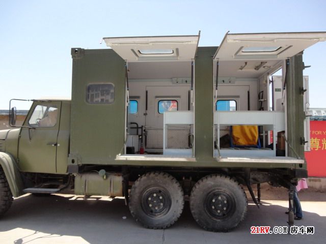 东风6X6军用越野维修房车。您有兴趣吗？