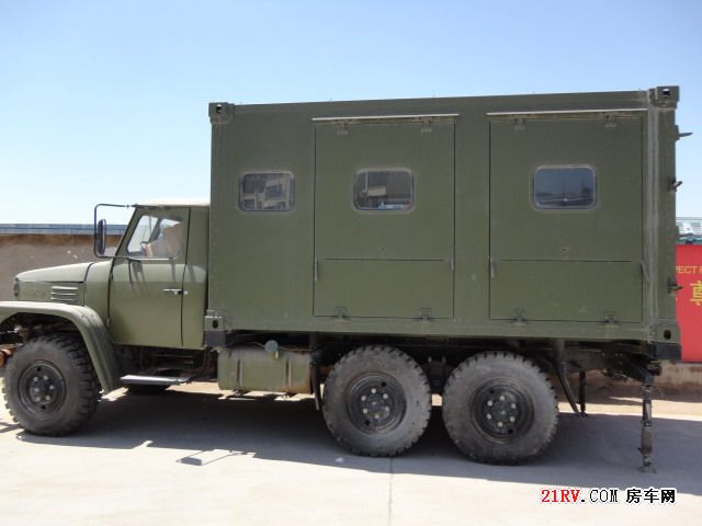 东风6X6军用越野维修房车。您有兴趣吗？