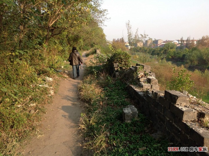 荆州古城墙残垣断壁欠保护