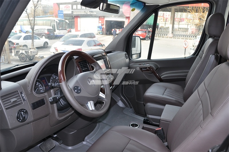 奔驰斯宾特324商务车改装座椅 (7).JPG