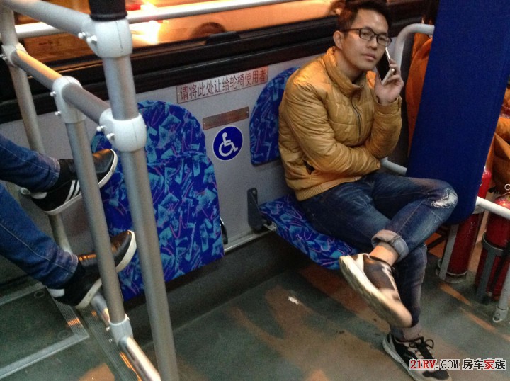 柳州公交车设有轮椅专位