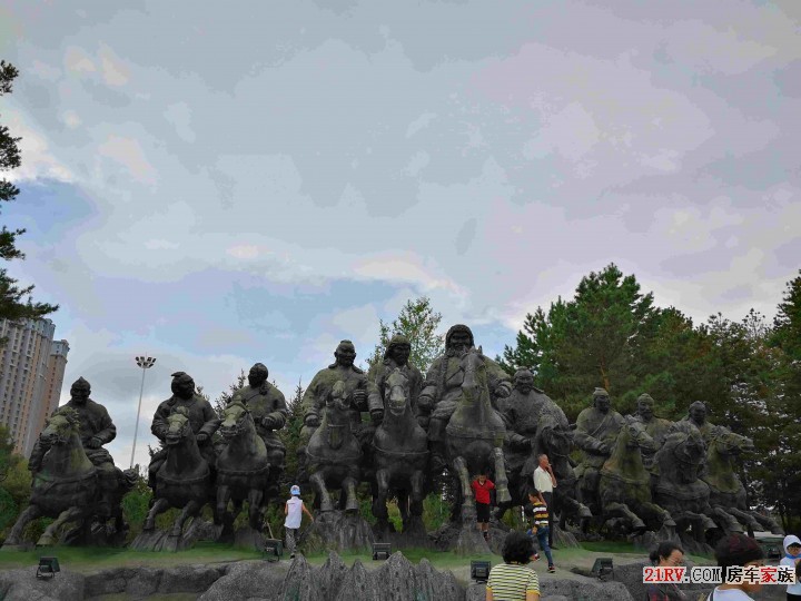 呼伦贝尔成吉思汗广场雕塑