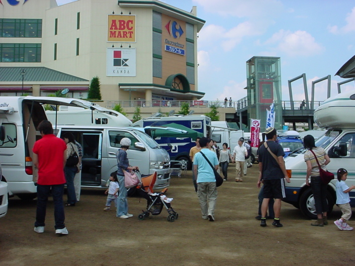 日本小规模房车展上的房车