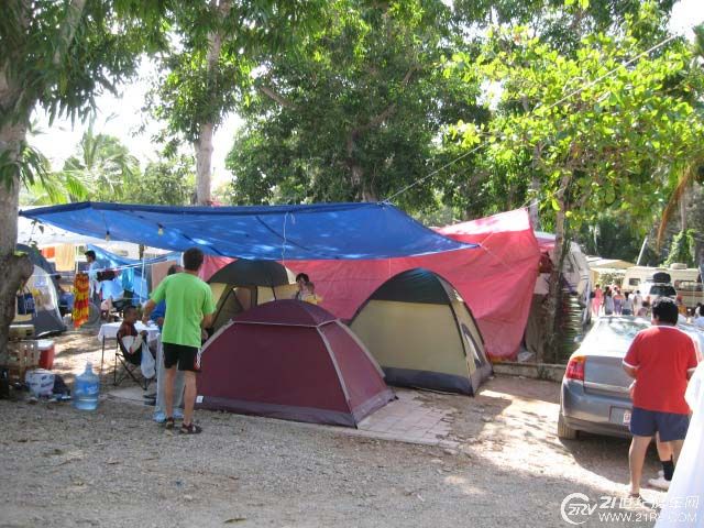 再发一个露营地，海滨型的，景色堪比马尔代夫啊，呵呵