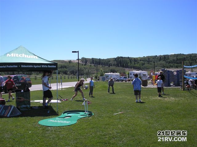 加拿大一个房车营地举行的亲子活动