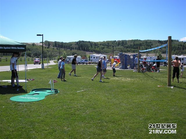 加拿大一个房车营地举行的亲子活动